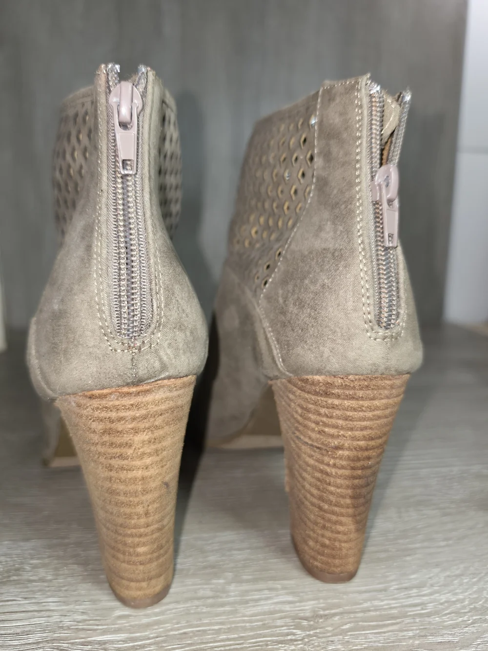 Report Rayce Women's Taupe Suede Peep-Toe Block Heel Booties Size 9.5